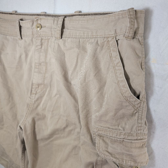 Men's The Foundry Supply Co. Cargo Shorts Waist 48 Beige - Picture 2 of 10